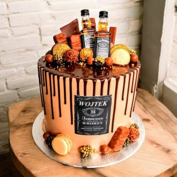 Drip Cake with the bottles 18+