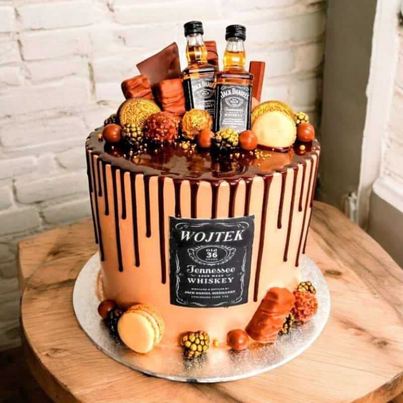 Drip Cake with the bottles 18+