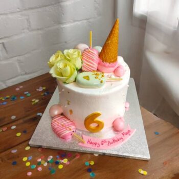 Ice-cream cake with Fresh Flowers