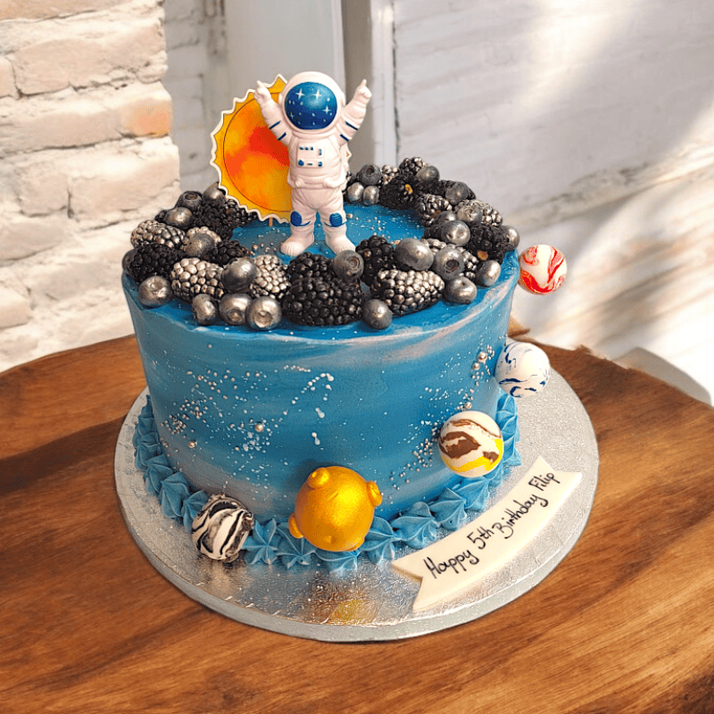 Astronaut/ spaceman cake