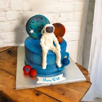 Astronaut/ spaceman cake