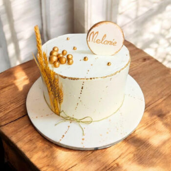 Elegant holy communion cake with gold