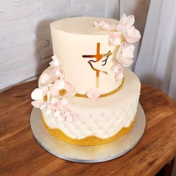 Holy Communion Cake with sugar flowers and gold decoration