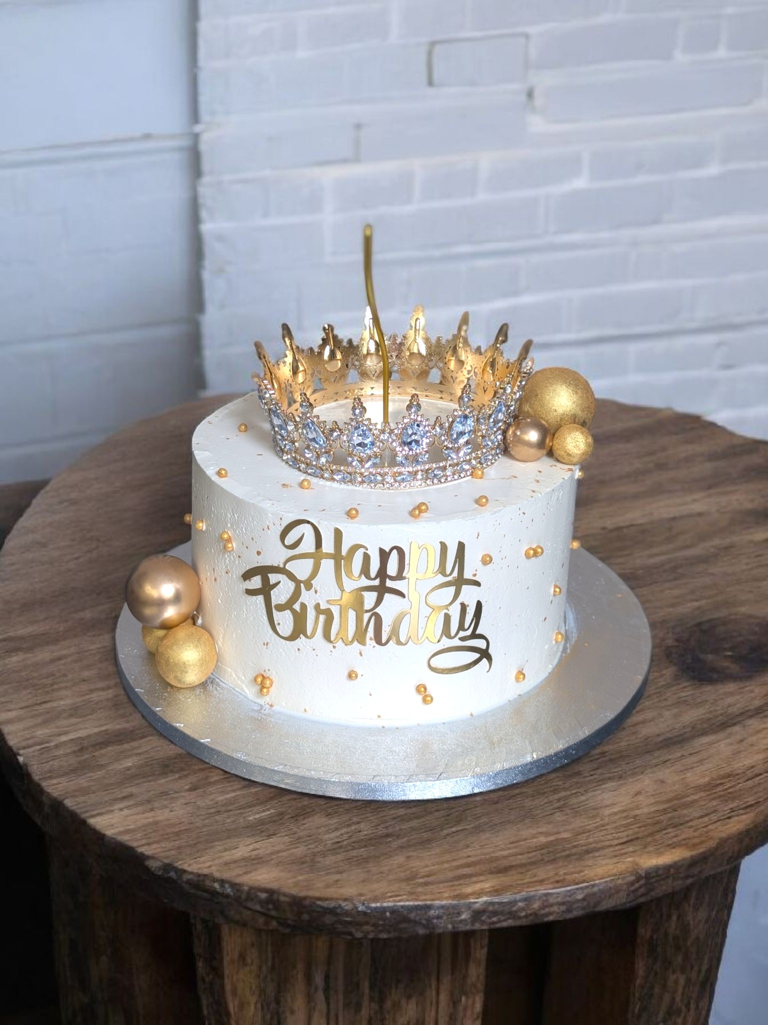 Glitter crown cake